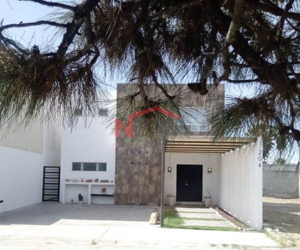CASA EN RENTA AMUEBLADA