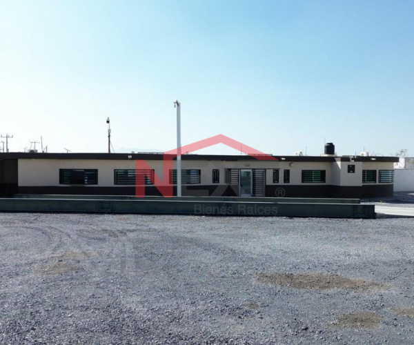 TERRENO EN VENTA SOBRE LIBRAMIENTO ÓSCAR FLORES TAPIA CON OFICINAS Y BARDA PERIMETRAL