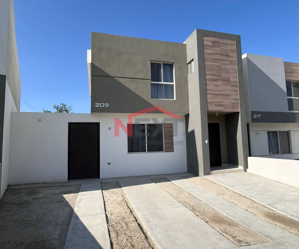 Casa en Renta en Villas Castellana con terreno Excedente