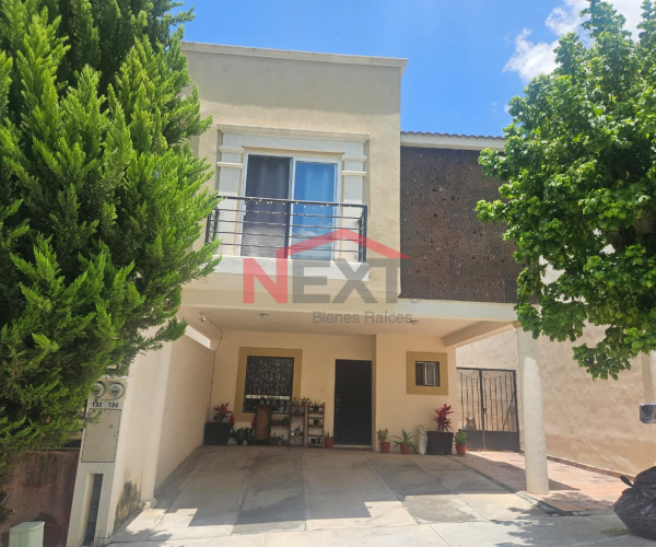 CASA EN VENTA.  FRACC PORTAL DE LAS LOMAS. AL SUR