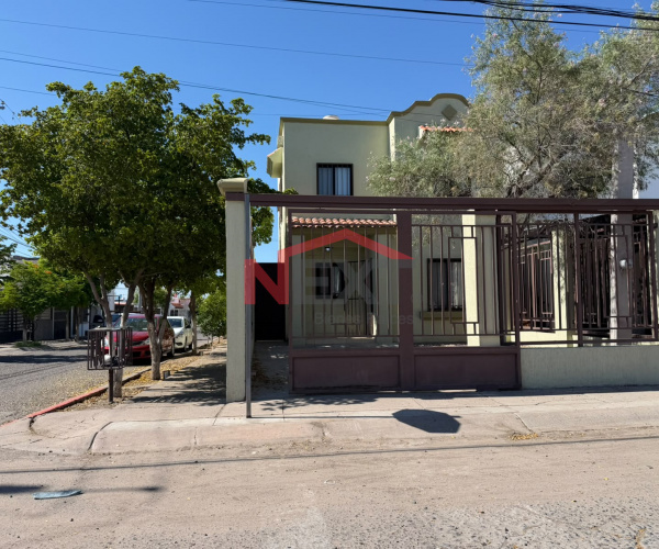 CASA EN RENTA EN COL. LAS LOMAS