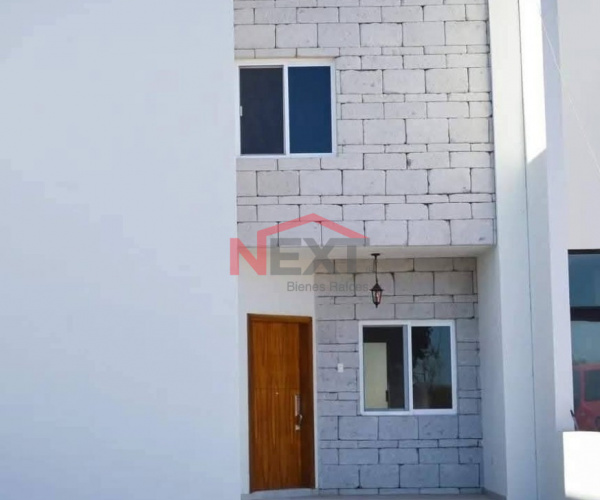 CASA EN RENTA UBICADA SANTA CATALINA RESIDENCIAL