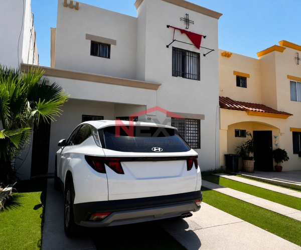 CASA EN RENTA EN CERRADA DE CORTES