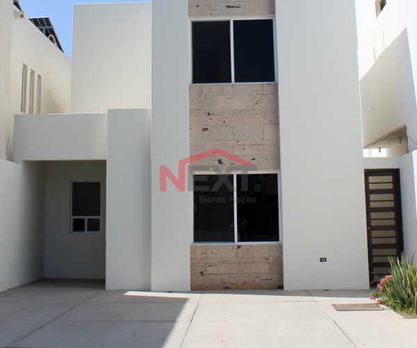 CASA EN VENTA UBICADA EN RESIDENCIAL SANTA CATALINA