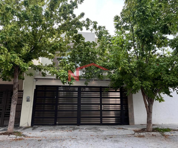 Casa en Venta en Las Maravillas en esquina