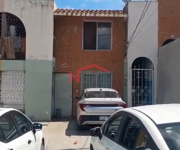 VENTA CASA PLANTA ALTA  TIPO DUPLEX COL VISTA HERMOSA AL ORIENTE DE SALTILLO
